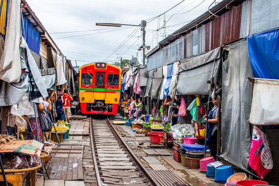 mercato del treno Thailandia